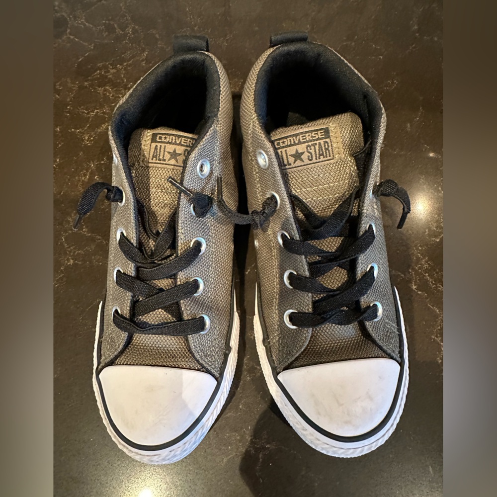 CONVERSE ALL STARS Junior Size Boys Size 3 Grey & White Low Top Sneakers